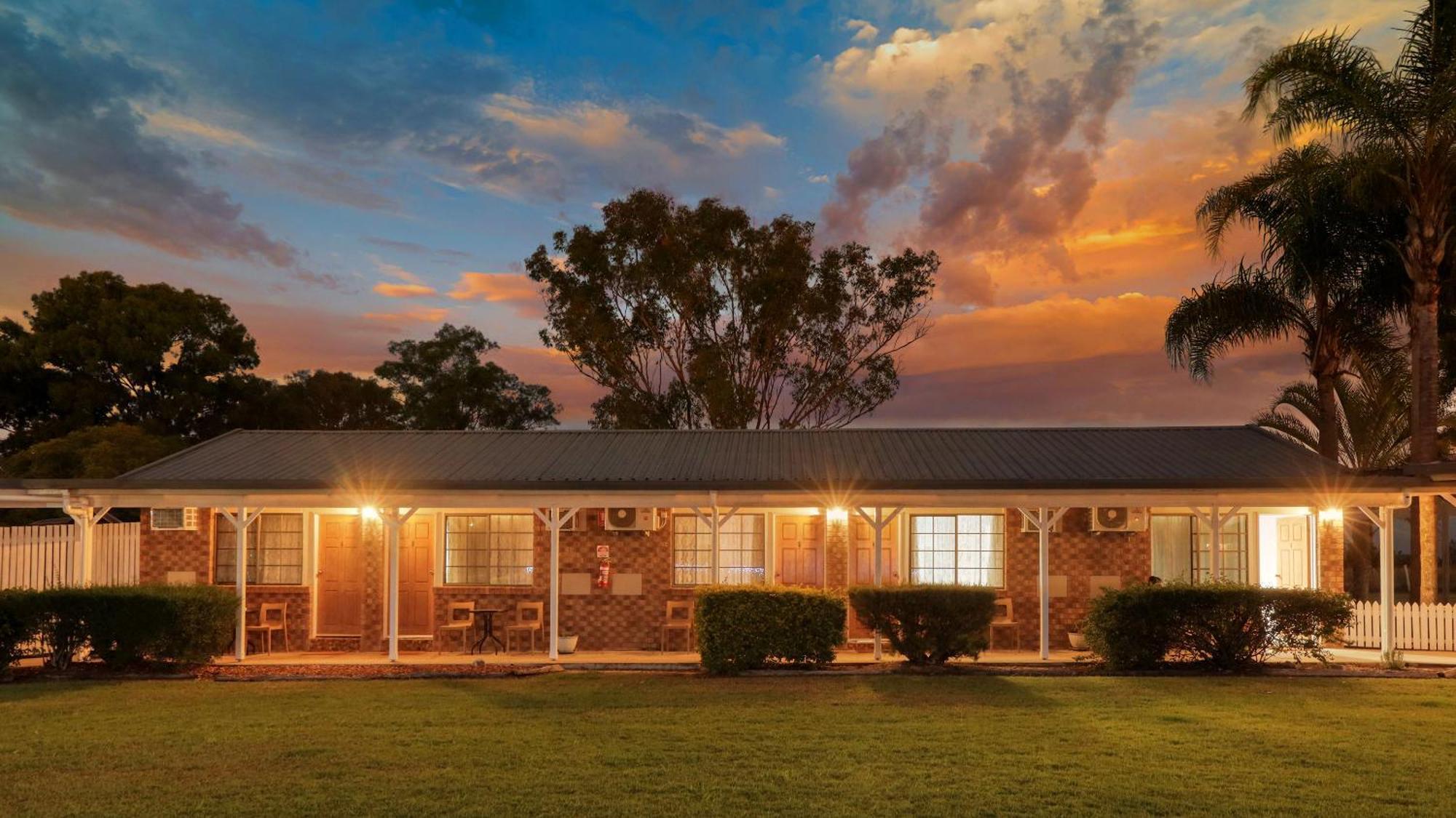 Koorawatha Homestead Motel Bororen Eksteriør billede